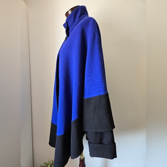 Marcona Electric Blue and Black Women's Sweater Cape With Sleeves. Size X/1X - Picture 5 of 14